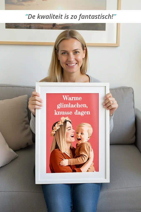 vrouw houdt een familieportret vast